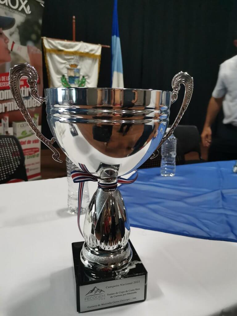 Trofeo plateado en carrera al chirripó este 4 de diciembre